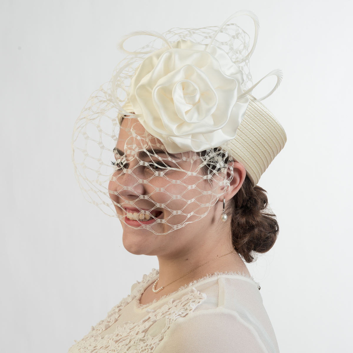 Satin Flower Face Veil Pillbox Hat | SUN YORKOS